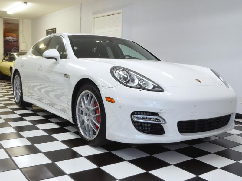 2011 Porsche Panamera Turbo photo 2