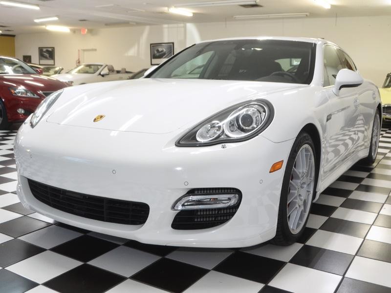 2011 Porsche Panamera Turbo photo 3