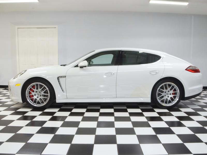 2011 Porsche Panamera Turbo photo 4