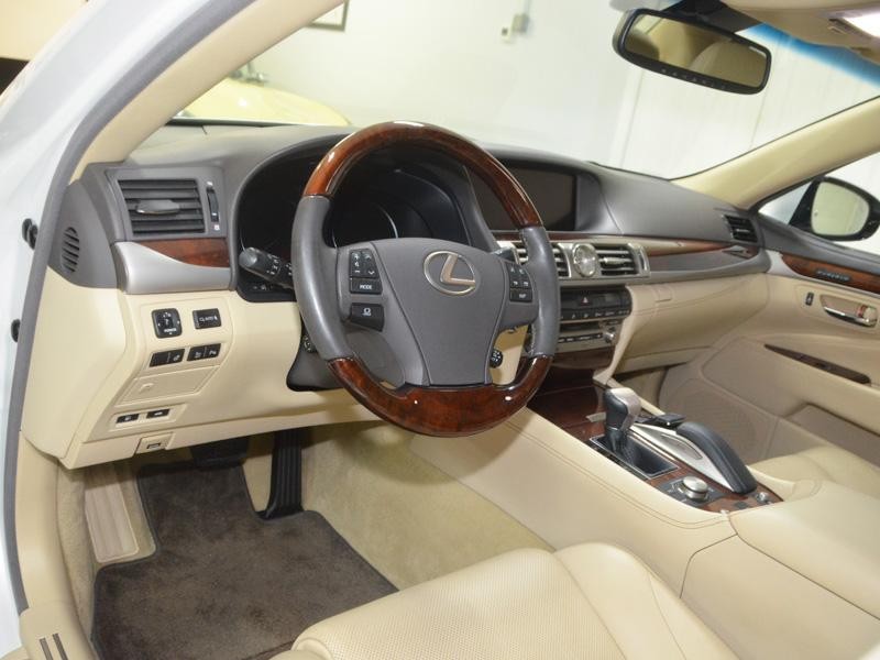 2017 LEXUS LS 460