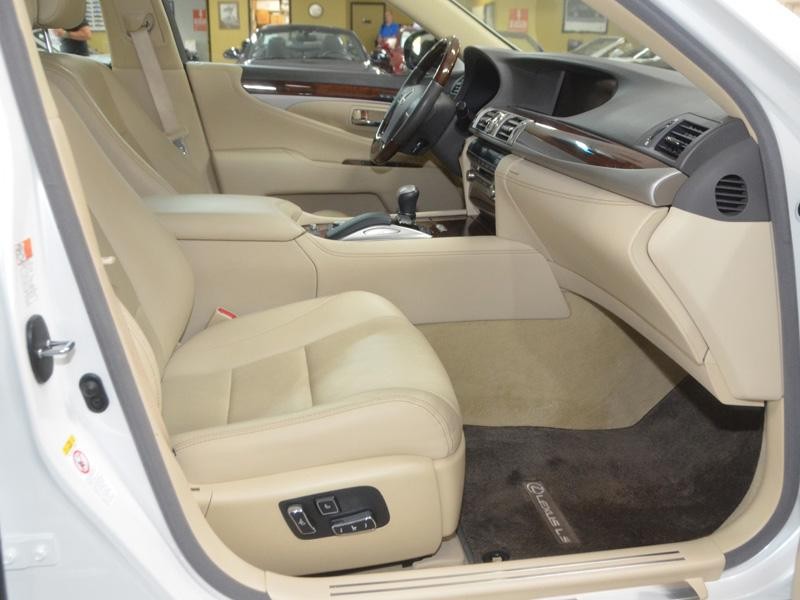 2017 LEXUS LS 460