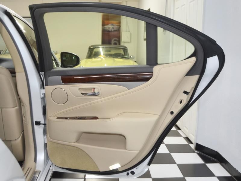 2017 LEXUS LS 460
