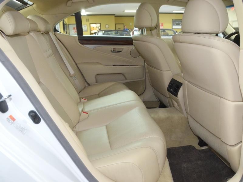 2017 LEXUS LS 460