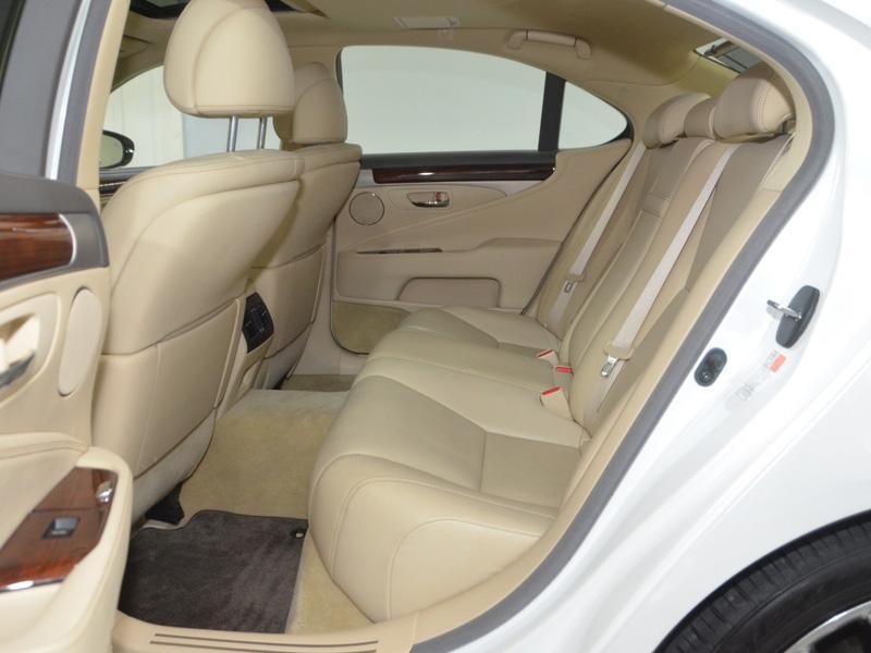 2017 LEXUS LS 460
